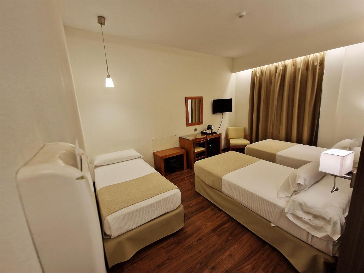 Hotel De Francia Y París 3*