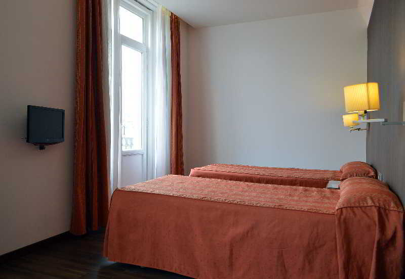 De Francia Y Paris 3* Kadyks